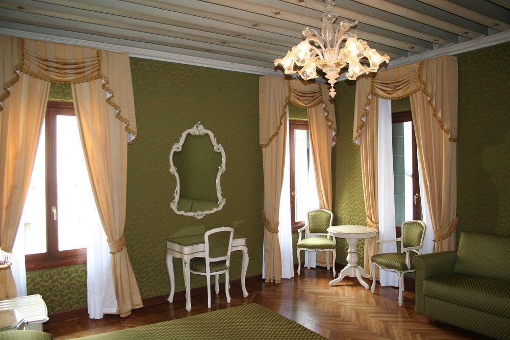Palazzo Guardi Hotell Venedig Exteriör bild